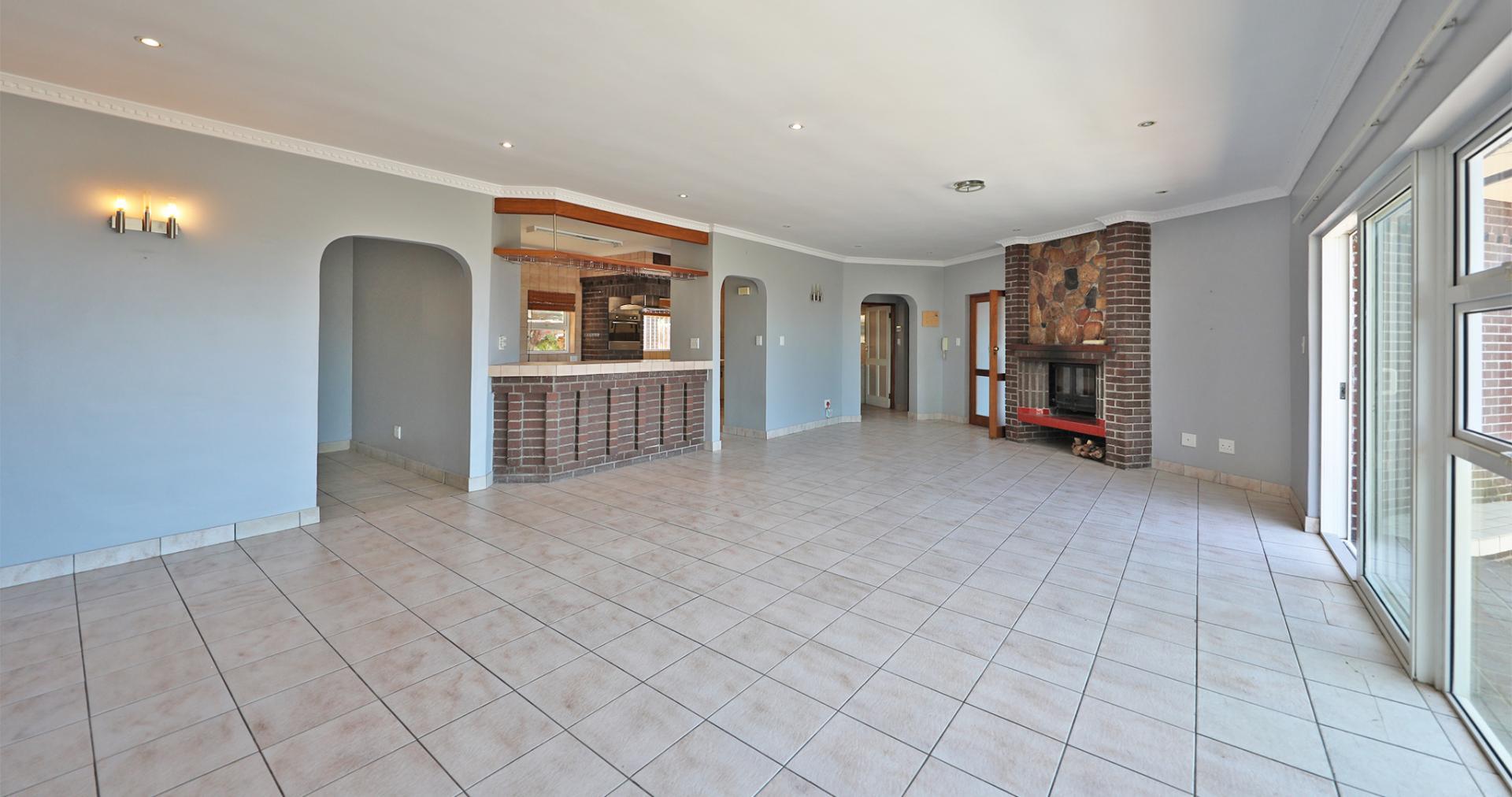 6 Bedroom Property for Sale in Plattekloof Western Cape